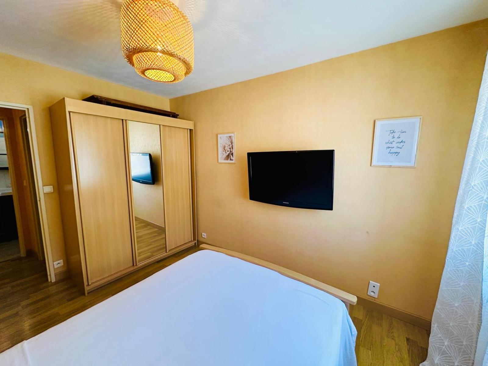 Spacieux 2 Chambres 65M2 Climatise Au Village Medieval Entre Nice Et Antibes Villeneuve-Loubet Dış mekan fotoğraf
