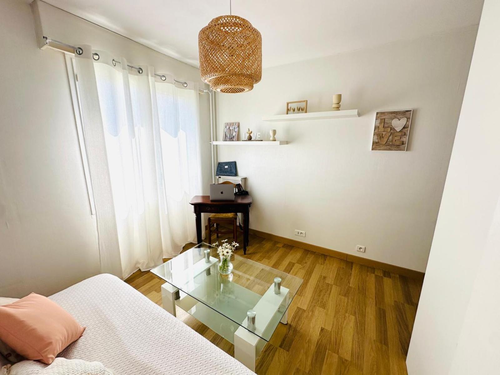 Spacieux 2 Chambres 65M2 Climatise Au Village Medieval Entre Nice Et Antibes Villeneuve-Loubet Dış mekan fotoğraf