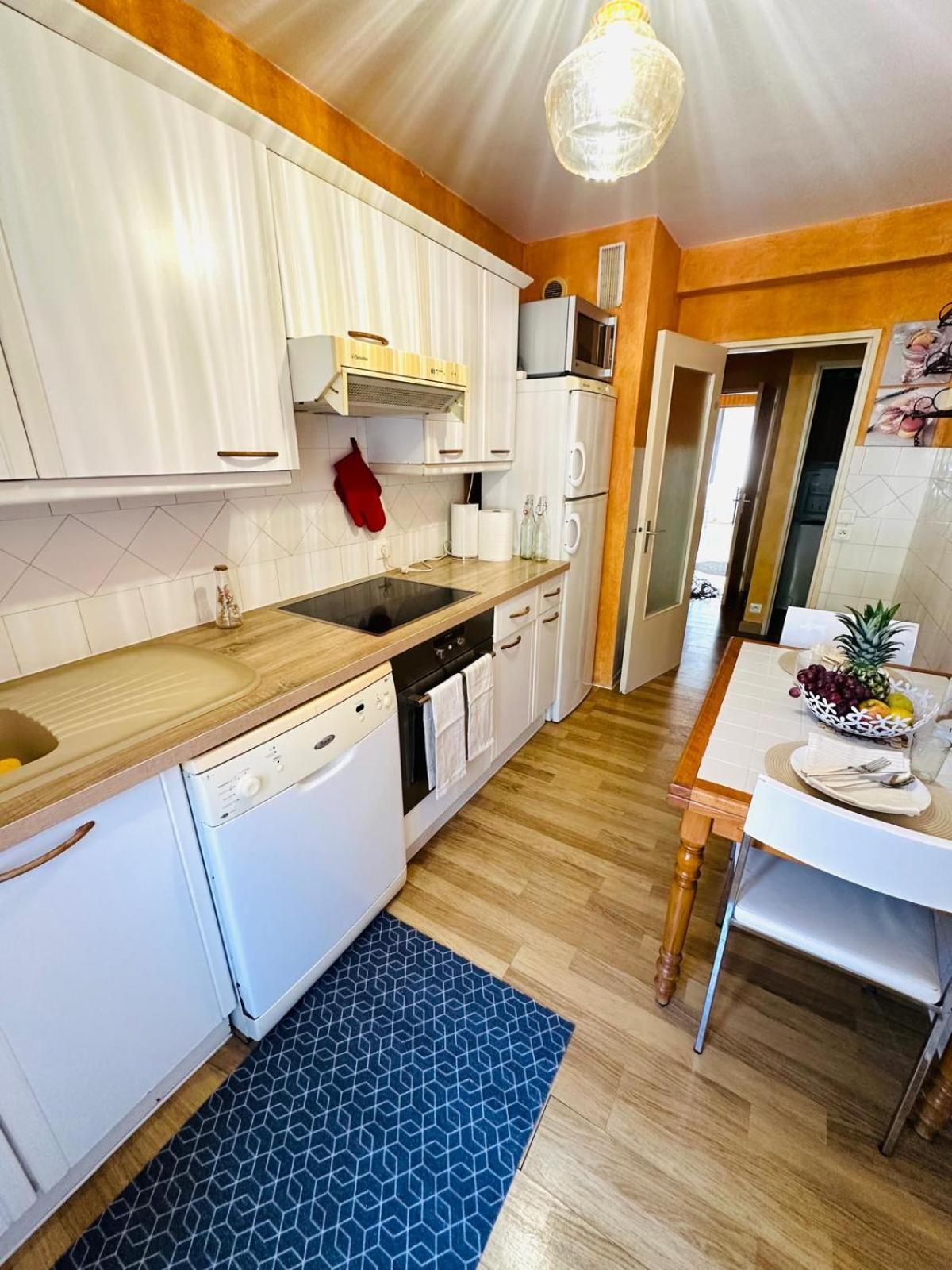 Spacieux 2 Chambres 65M2 Climatise Au Village Medieval Entre Nice Et Antibes Villeneuve-Loubet Dış mekan fotoğraf