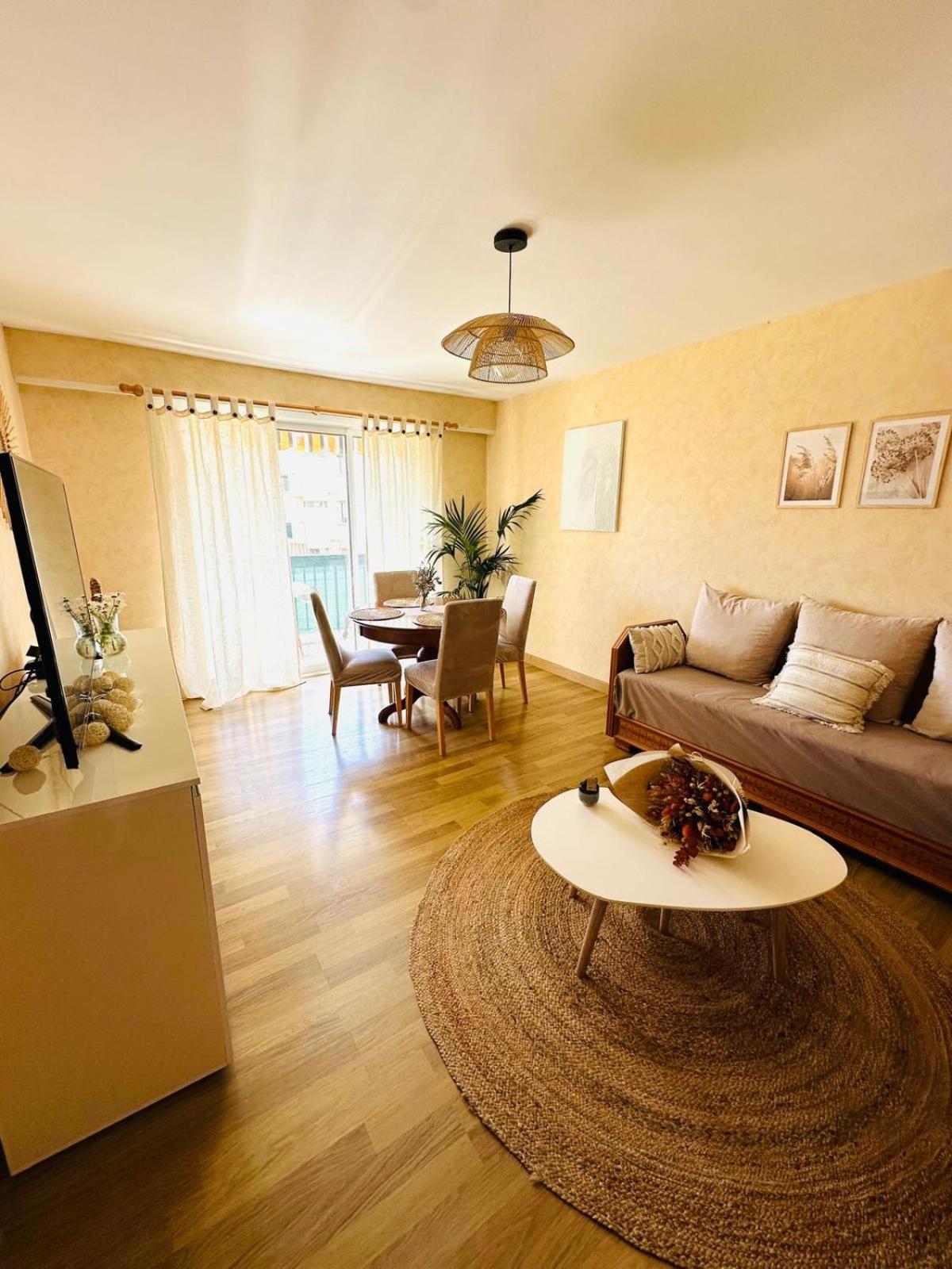 Spacieux 2 Chambres 65M2 Climatise Au Village Medieval Entre Nice Et Antibes Villeneuve-Loubet Dış mekan fotoğraf